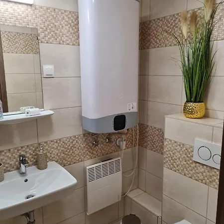 Center Apartmanhaz Eger