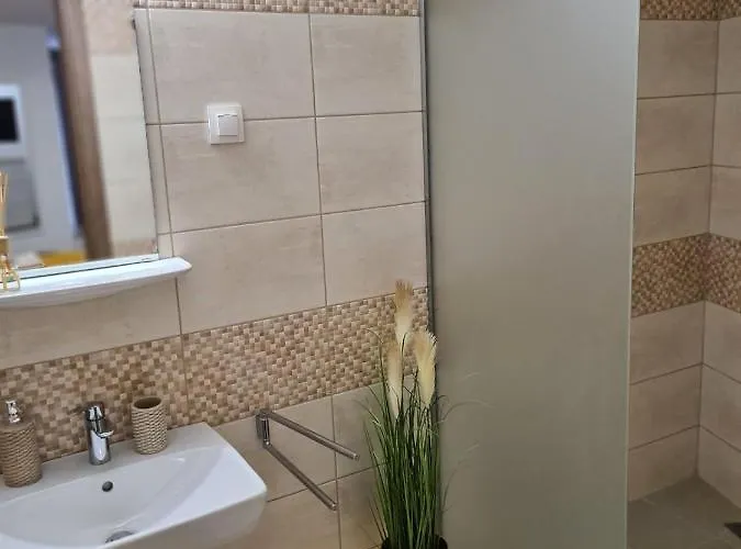 Lägenhet Center Apartmanhaz Eger