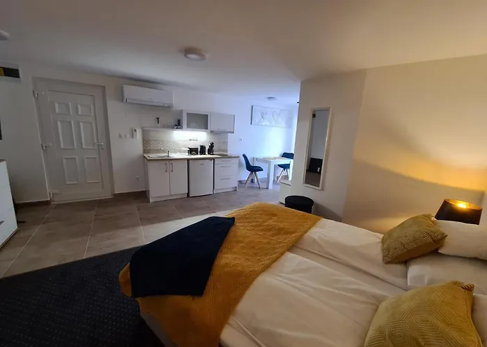 Center Apartmanhaz * Eger