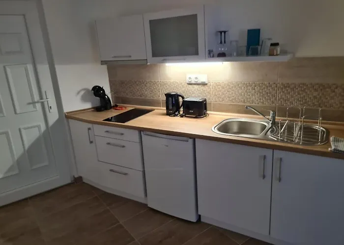 Lägenhet Center Apartmanhaz Eger
