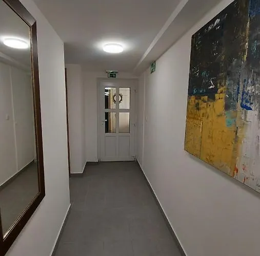 Center Apartmanhaz *