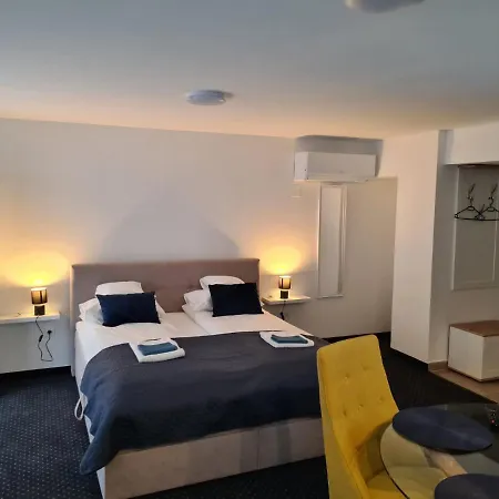 Center Apartmanhaz *