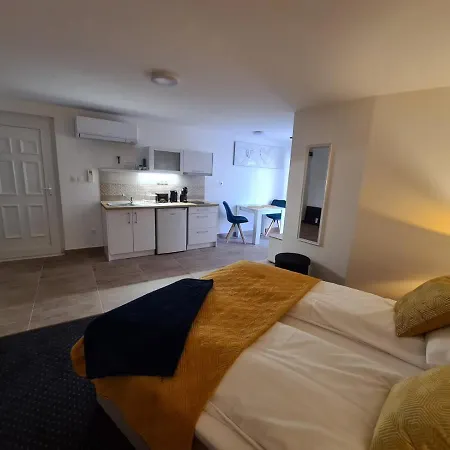 Center Apartmanhaz * Eger